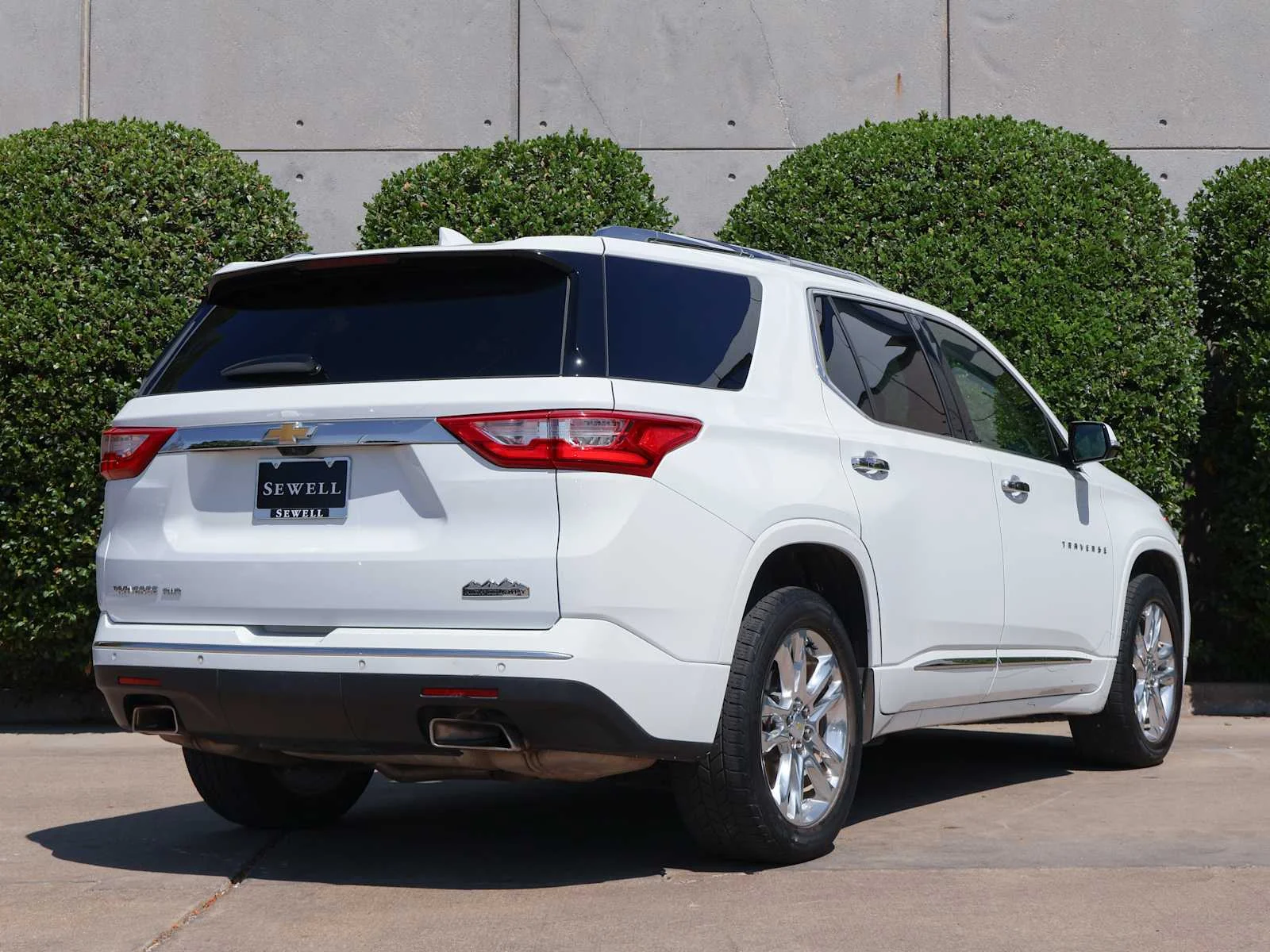 Used 2019 Summit White Chevrolet High Country image 8
