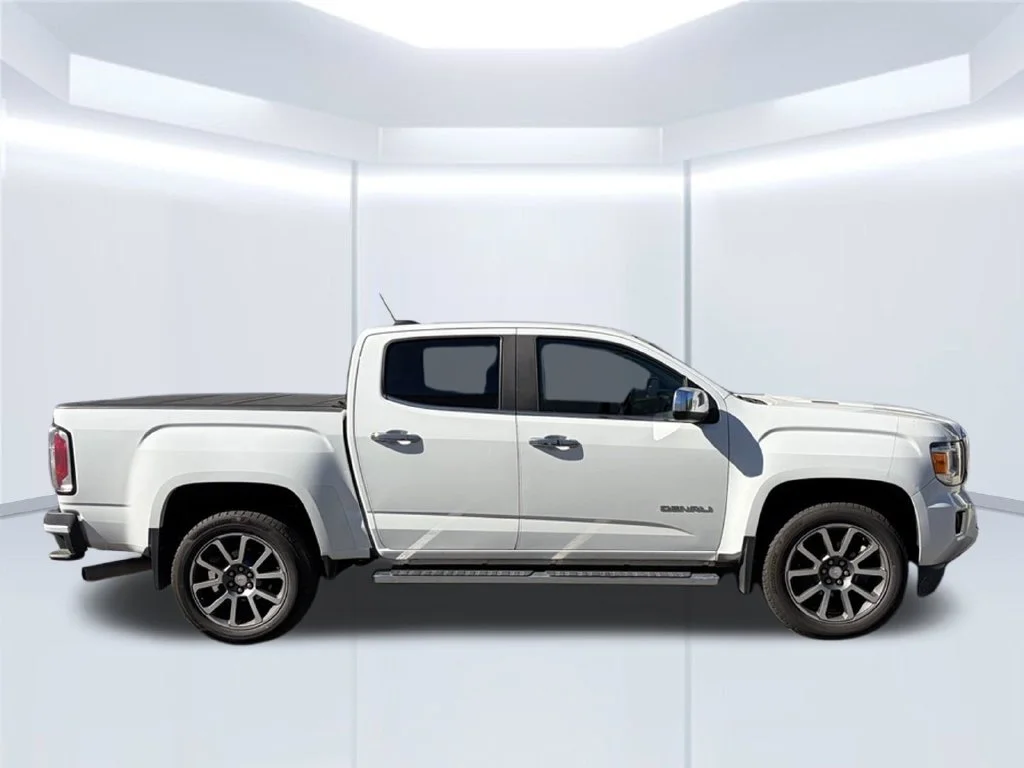 Used 2018 White GMC Denali image 2