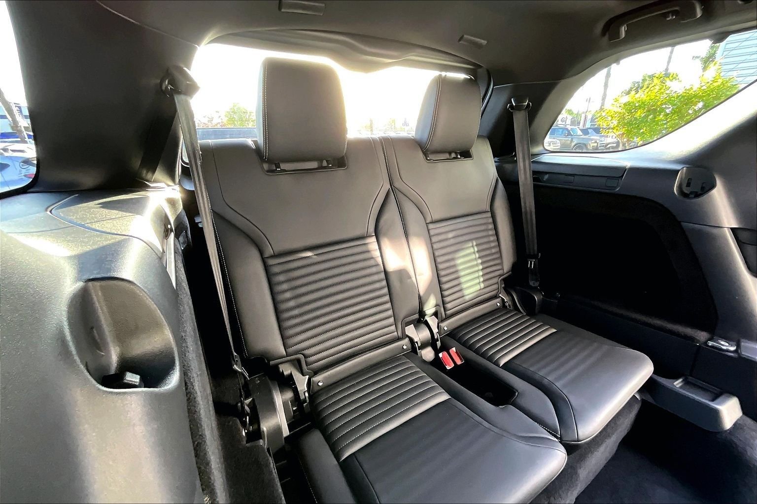 Used 2021 White Land Rover S image 26