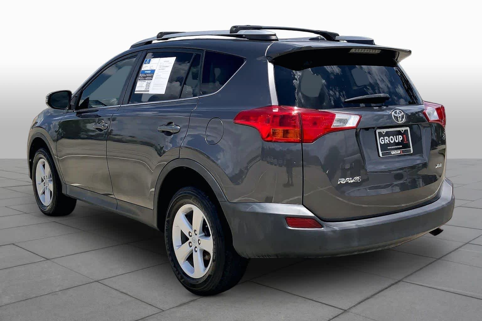 Used 2013 Magnetic Gray Metallic Toyota XLE image 11