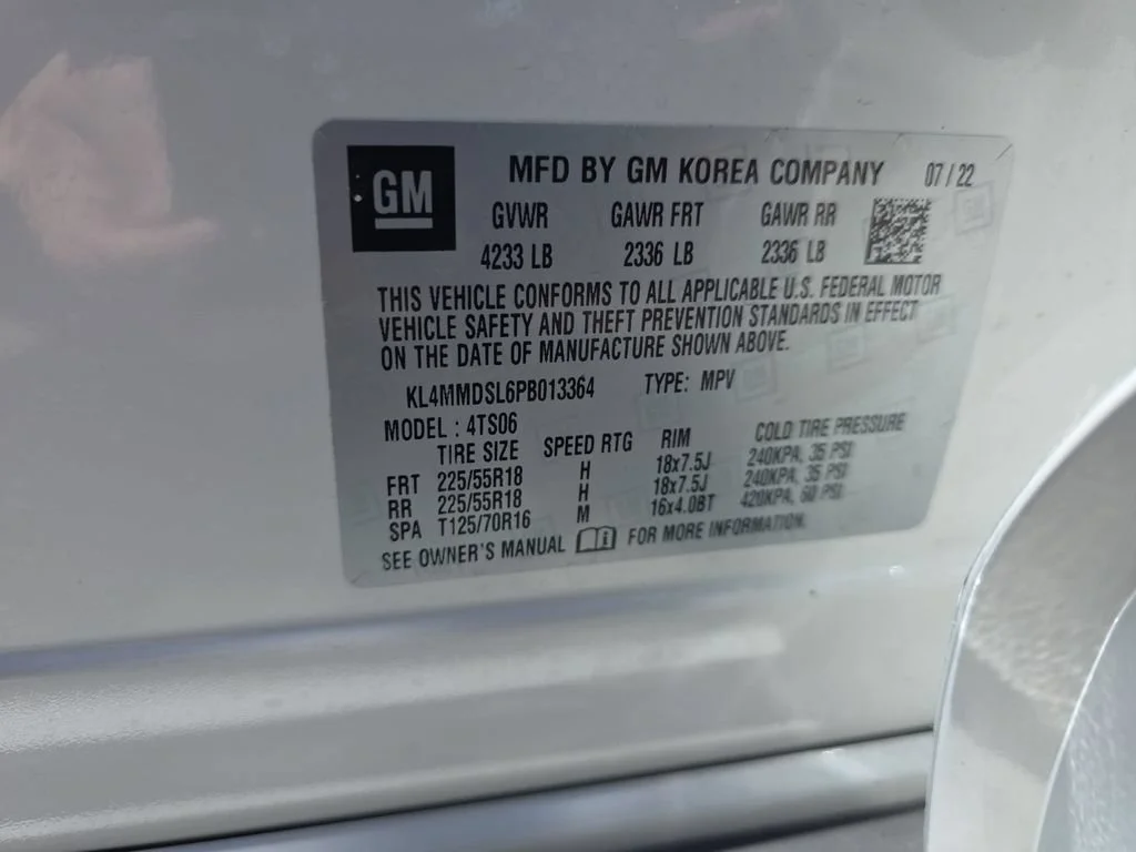 Certified Used 2023 White Frost Tricoat Buick Select image 34