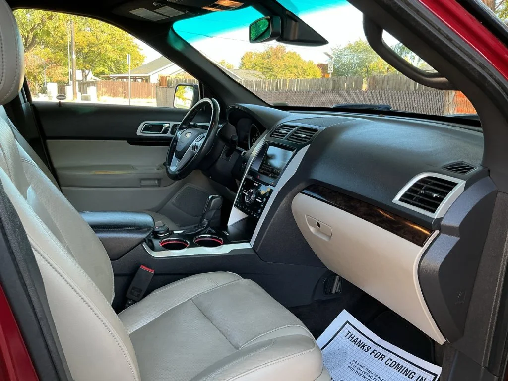 Used 2013 Red Ford Limited image 24