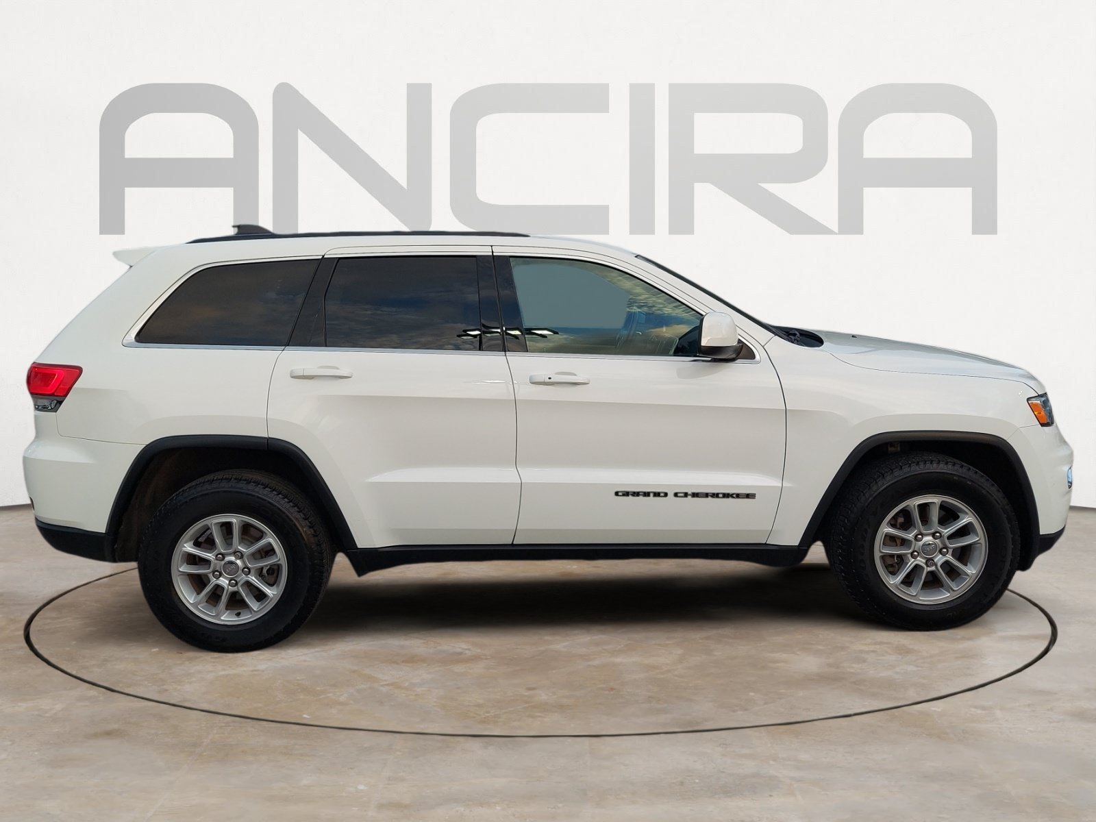 Used 2019 Bright White Clearcoat Jeep Laredo image 11