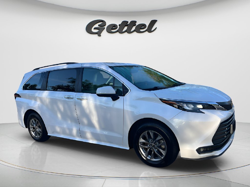 Used 2025 Beige Toyota XLE image 3
