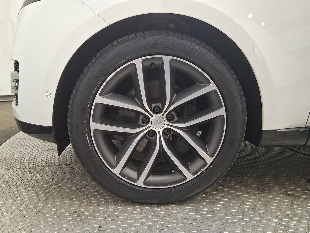 Certified Used 2024 Fuji White Land Rover SE image 8