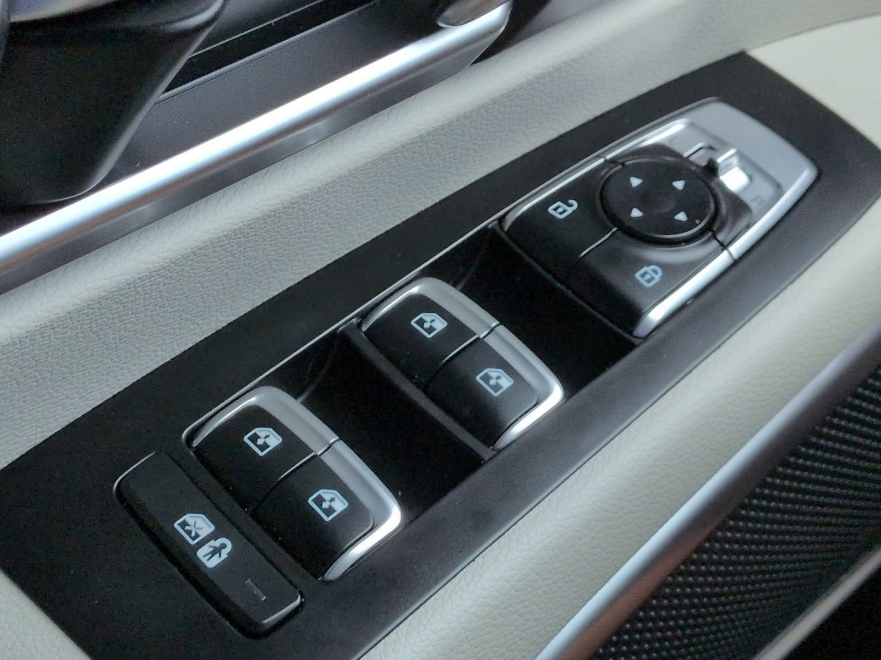 Certified Used 2025 Ebony Black Kia S image 26