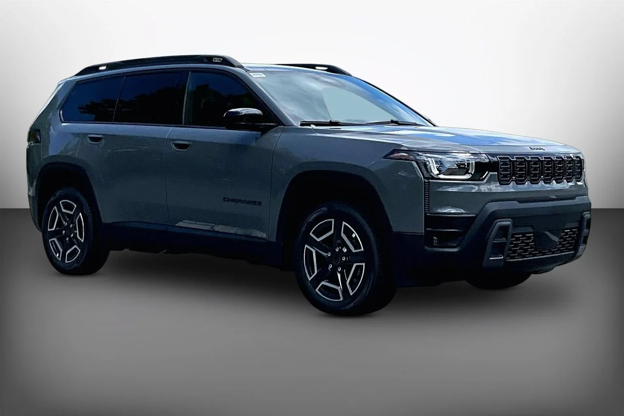 New 2026 Sting-Gray Clearcoat Jeep Laredo image 1