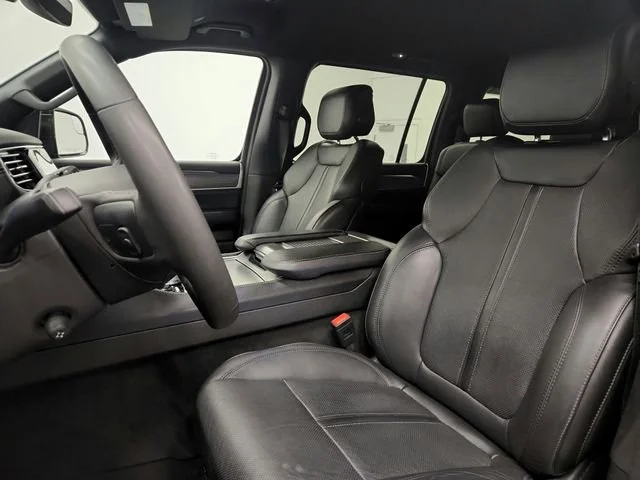 2024 Jeep Wagoneer L Series II - Photo 18