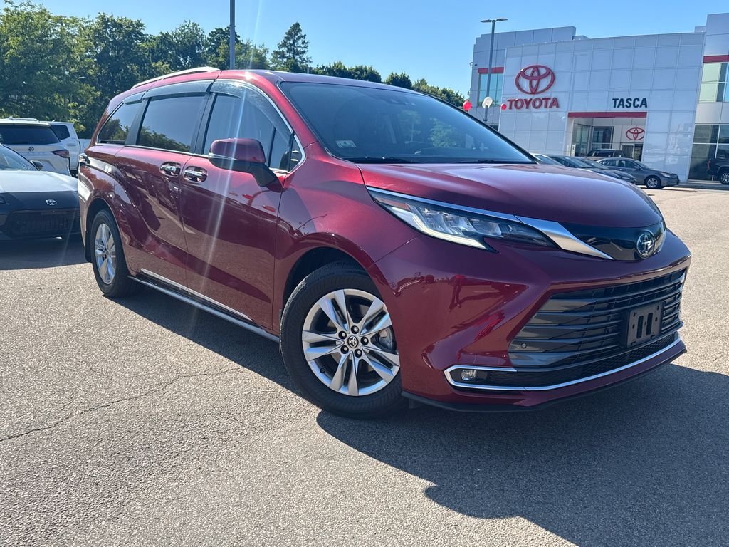 2022 Toyota Sienna Limited 7-Passenger Hybrid AWD's photo