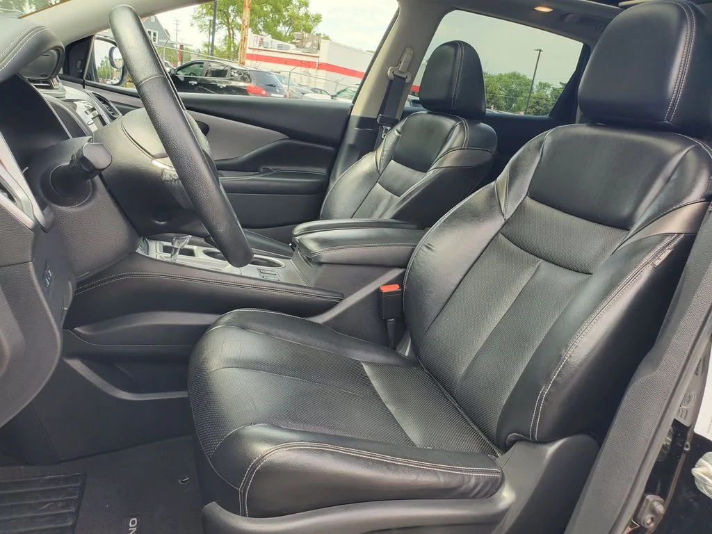 Used 2020 Black Nissan SL image 5