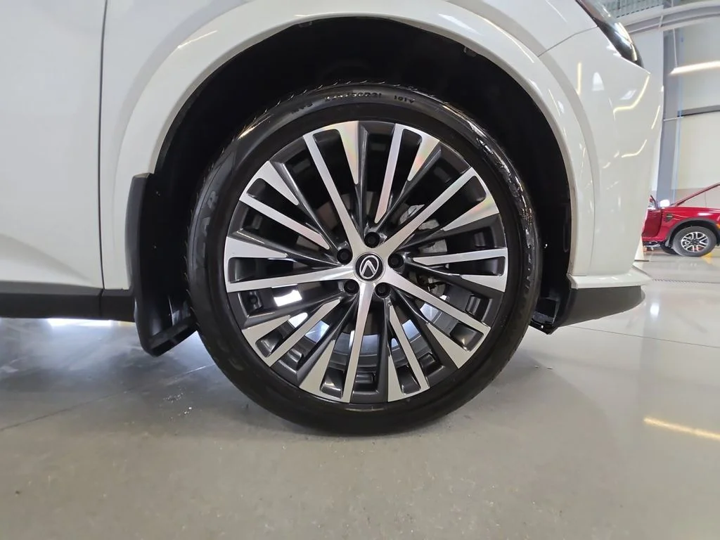 Used 2023 White Lexus 350h Premium Plus image 28