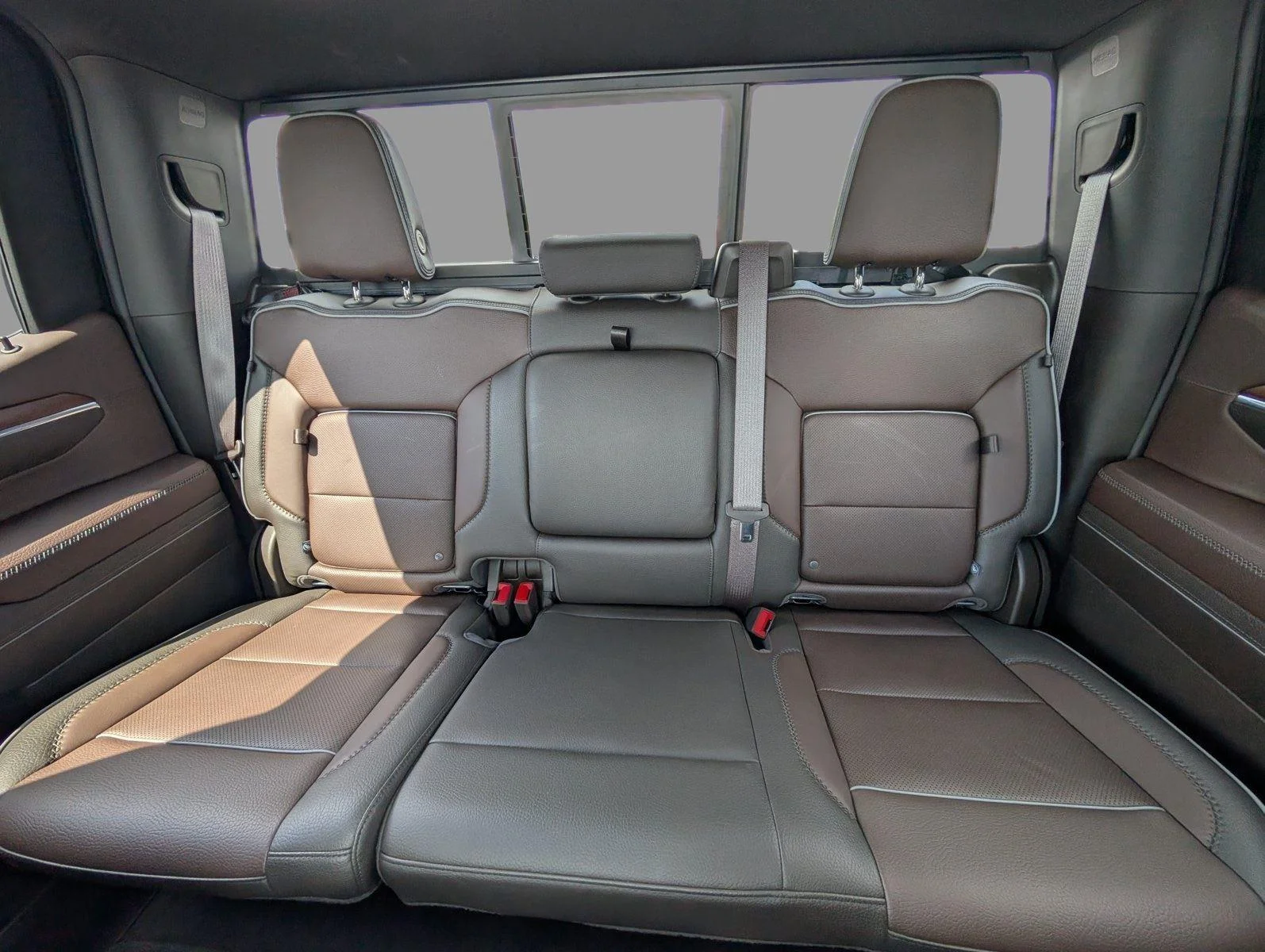 Used 2024 Sterling Metallic GMC Denali image 6
