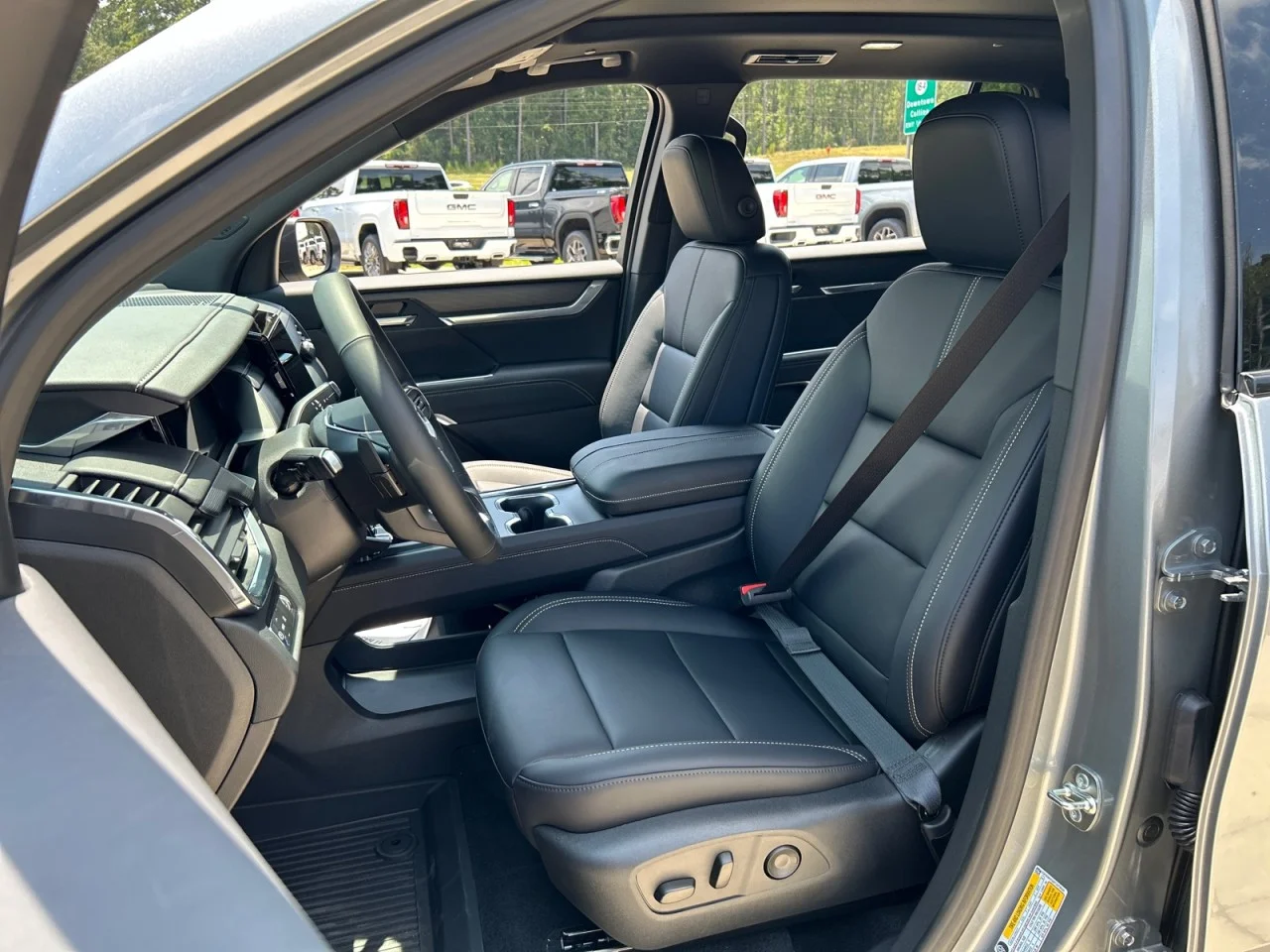 New 2026 Sterling Metallic GMC Elevation image 16