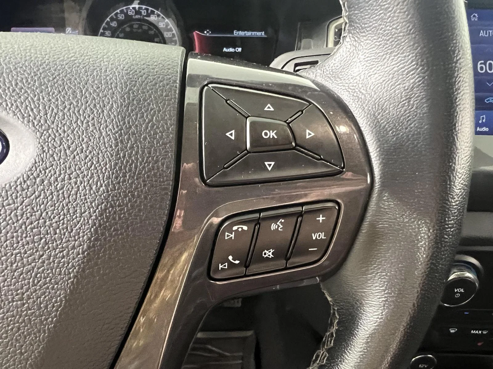 Used 2020 Shadow Black Ford LARIAT image 15