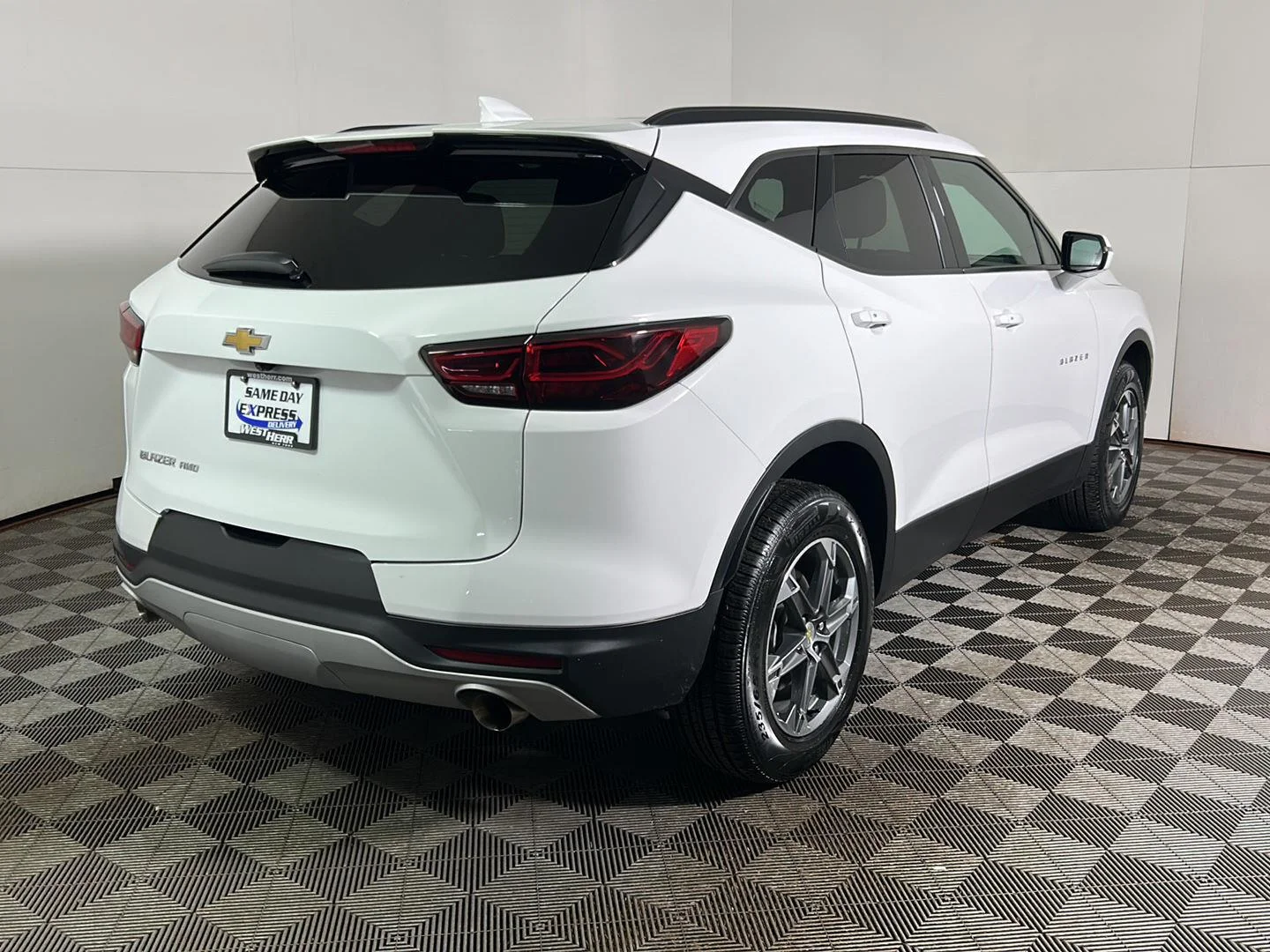 Used 2023 Summit White Chevrolet LT image 6