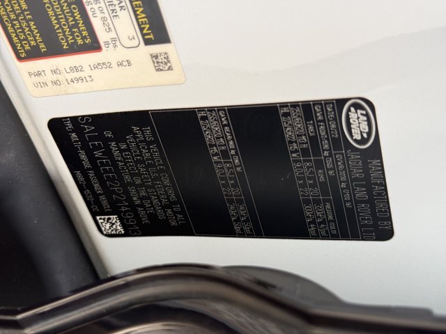 Used 2023 White Land Rover V8 image 30