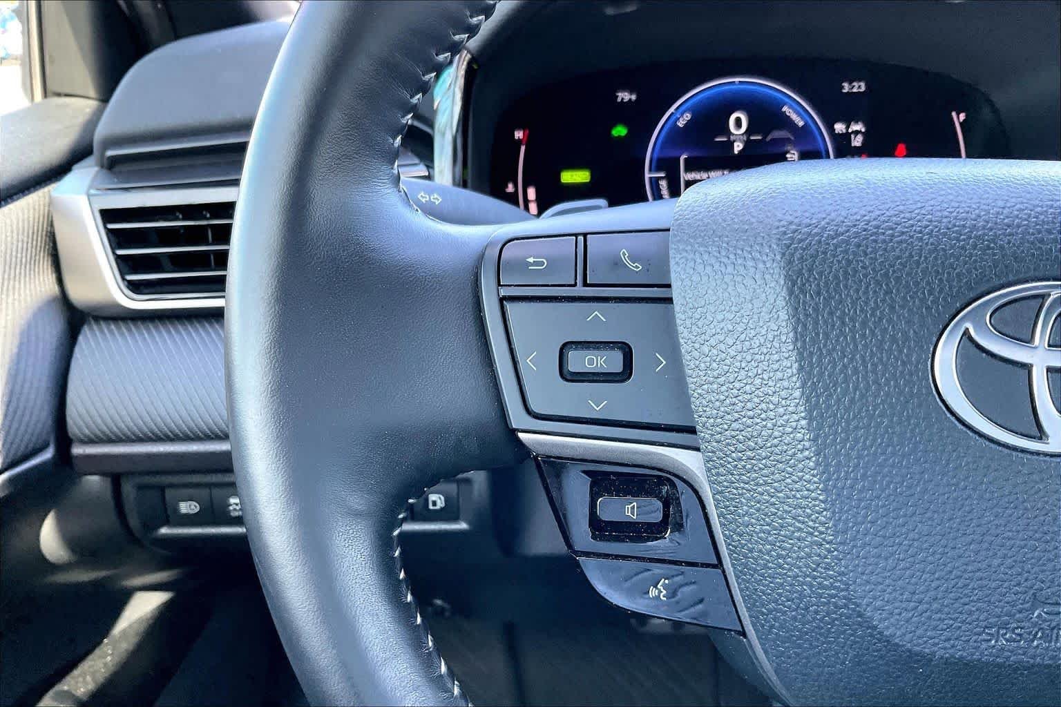 Certified Used 2025 Ice Cap Toyota SE image 23