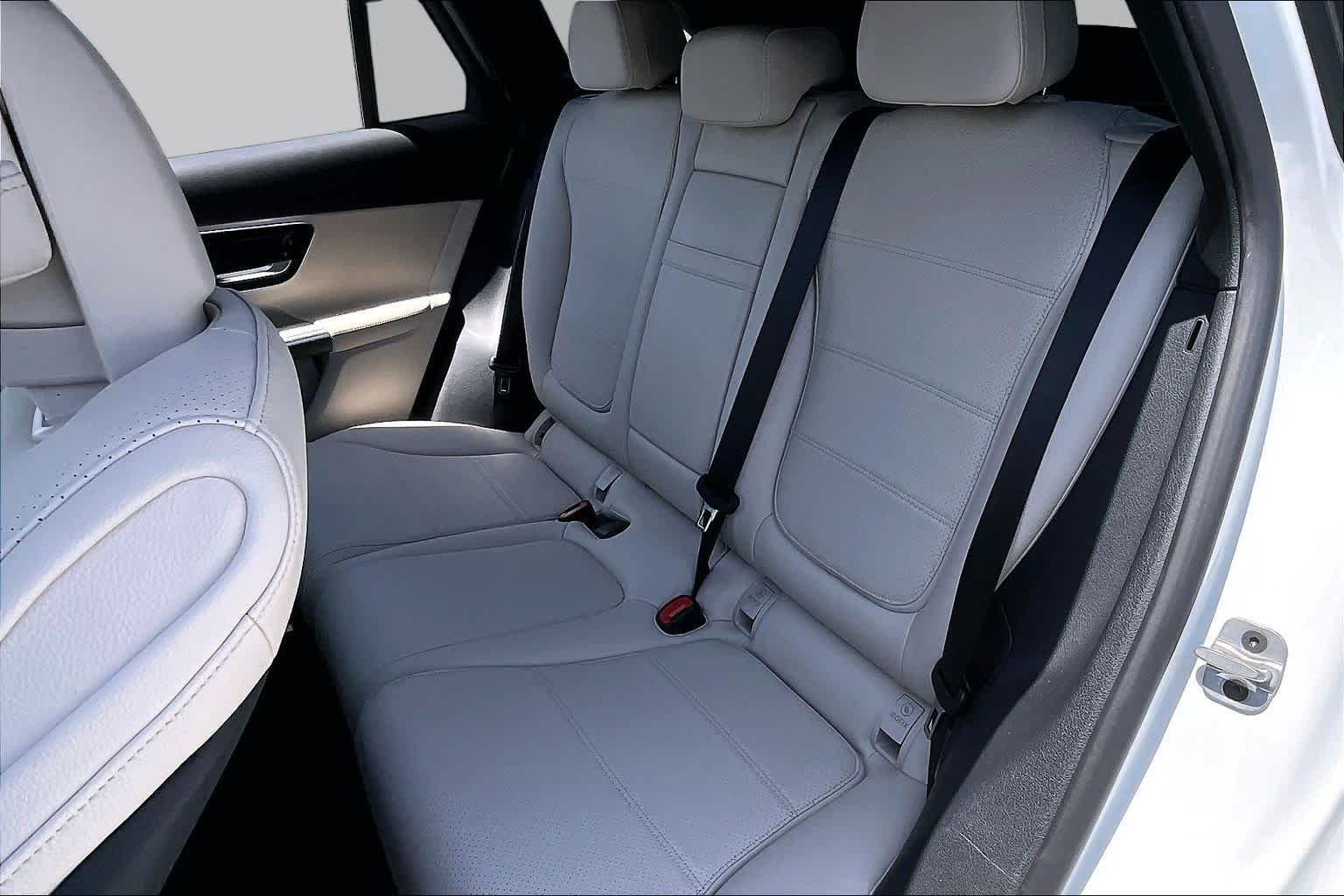 Used 2025 Polar White Mercedes-Benz GLC 300 image 41