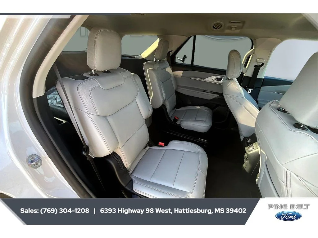 New 2026 Star White Metallic Tri-Coat Ford Active image 10
