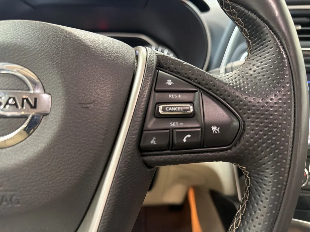 Used 2022 Black Nissan Platinum image 19