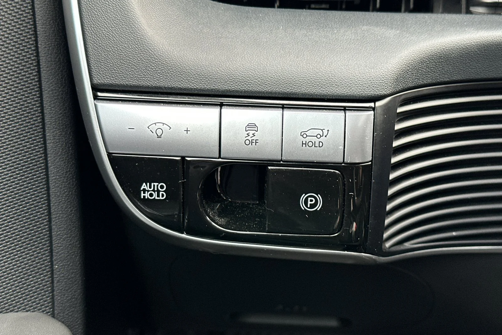 Used 2024 White Hyundai SEL image 30