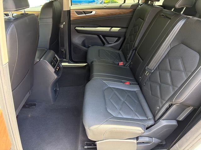 Used 2025  Volkswagen 2.0T SE w/Technology image 21