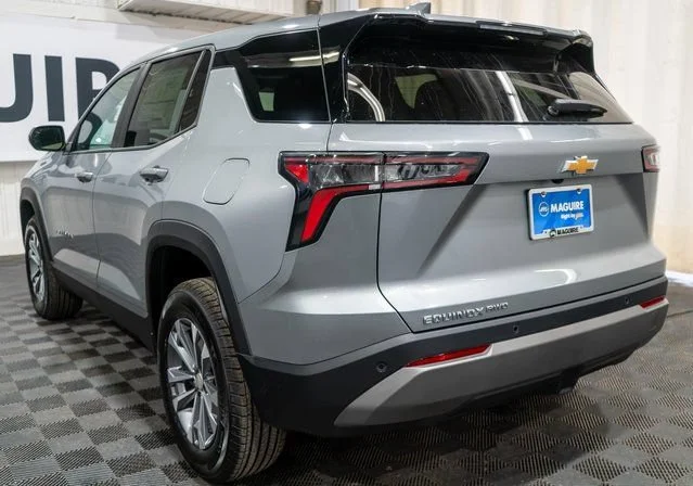 2027 Chevrolet Equinox LT - Photo 7