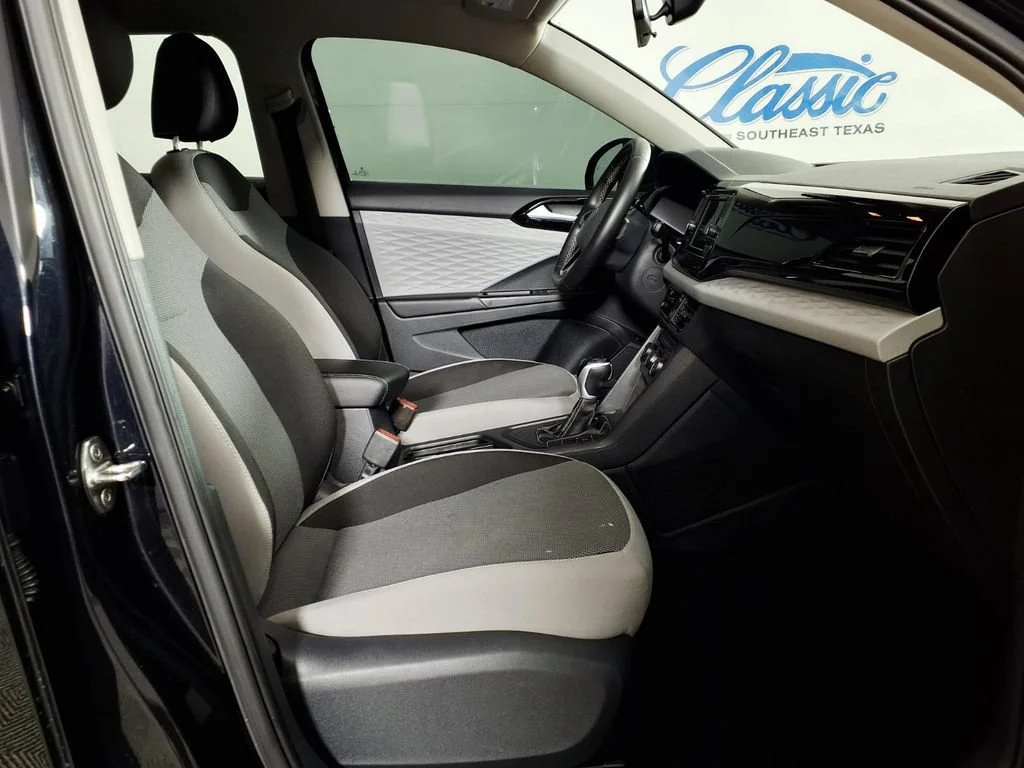 Used 2022  Volkswagen S image 12
