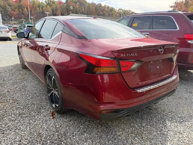 Used 2023 Red Nissan 2.5 SR image 9