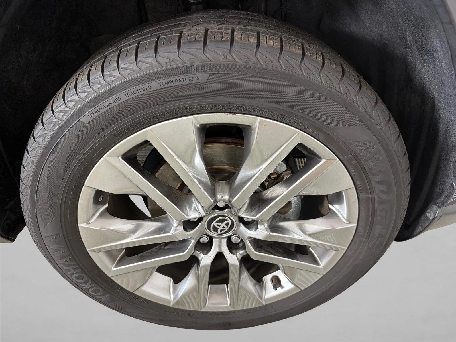 Certified Used 2025  Toyota XLE Premium image 13