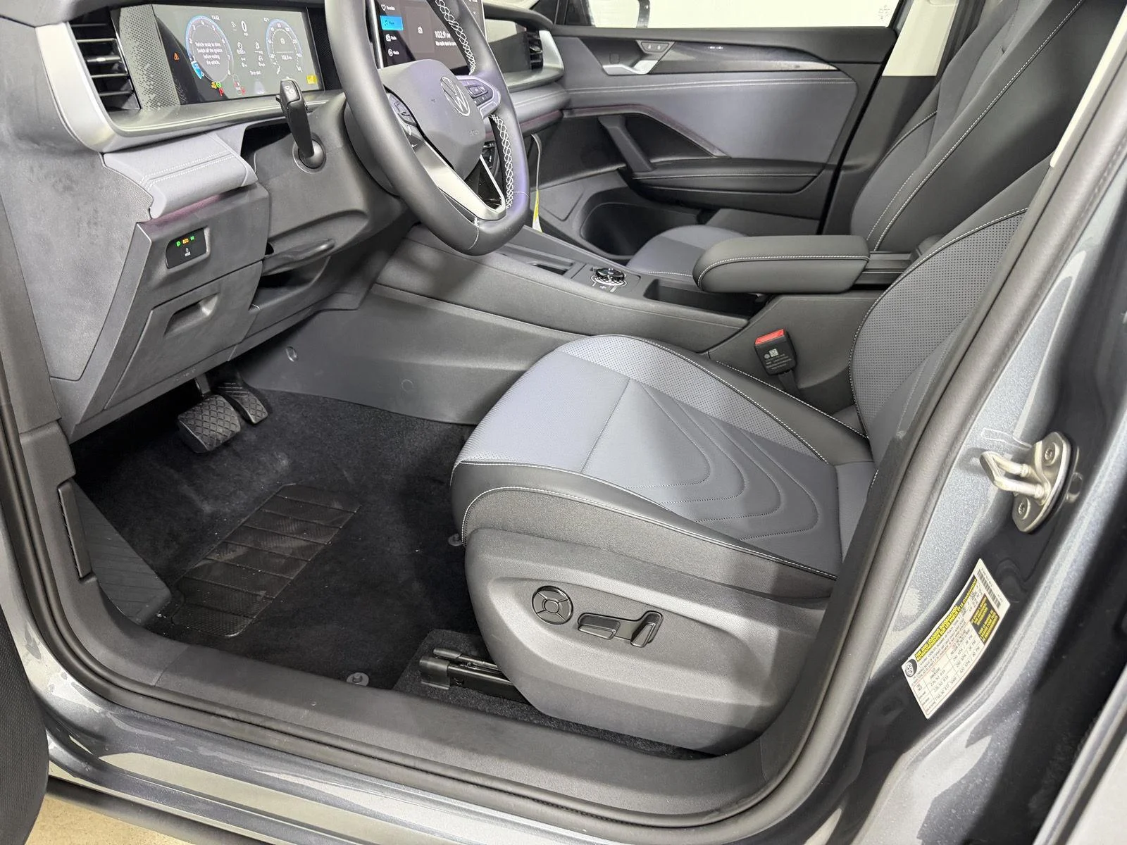 New 2026 Platinum Gray Metallic Volkswagen SE image 9