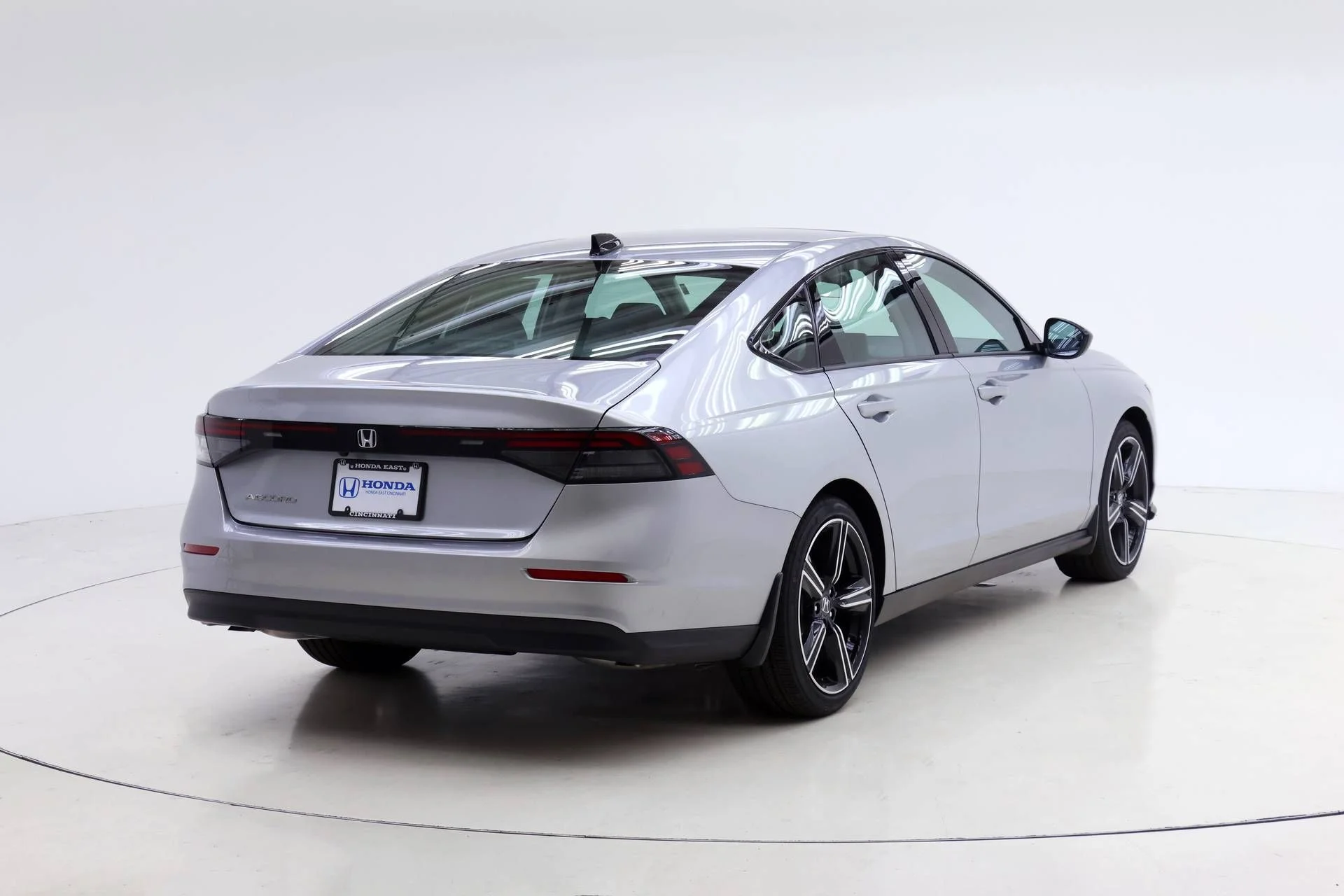 New 2026 Solar Silver Metallic Honda SE image 2