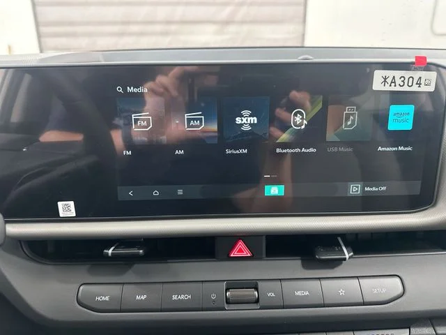 New 2027 Ivory Silver Kia S image 13