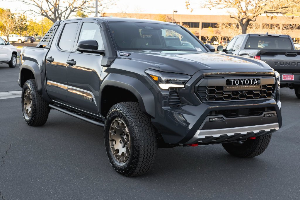2026 Toyota Tacoma Trailhunter - Photo 3