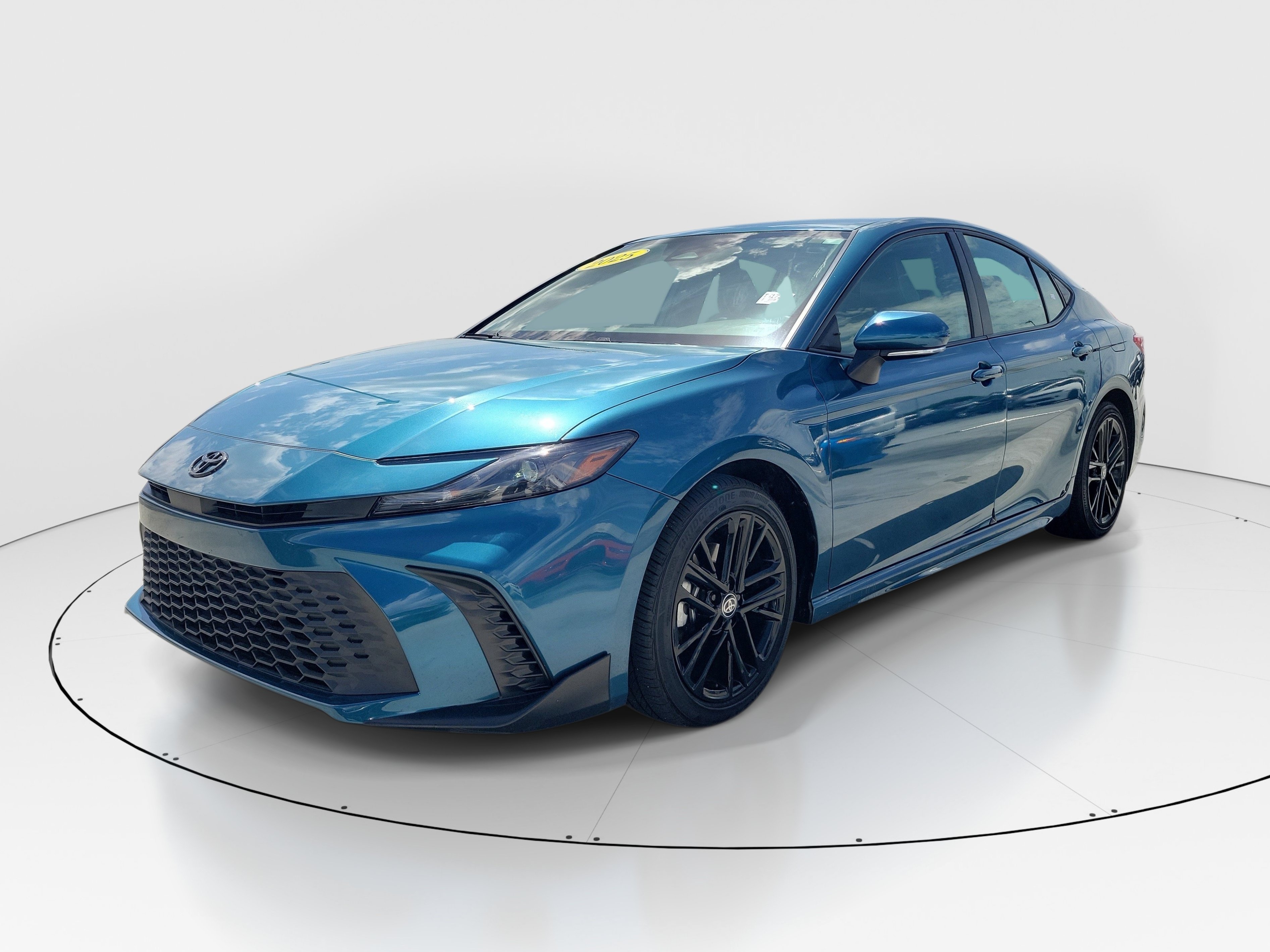 Used 2025 Ocean Toyota SE image 3