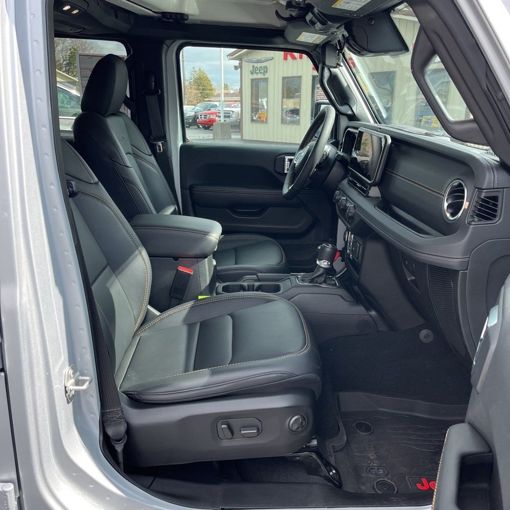 2024 Jeep Wrangler 4-Door Sahara - Photo 8