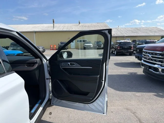 New 2026 Space White Metallic Ford ST-Line image 27