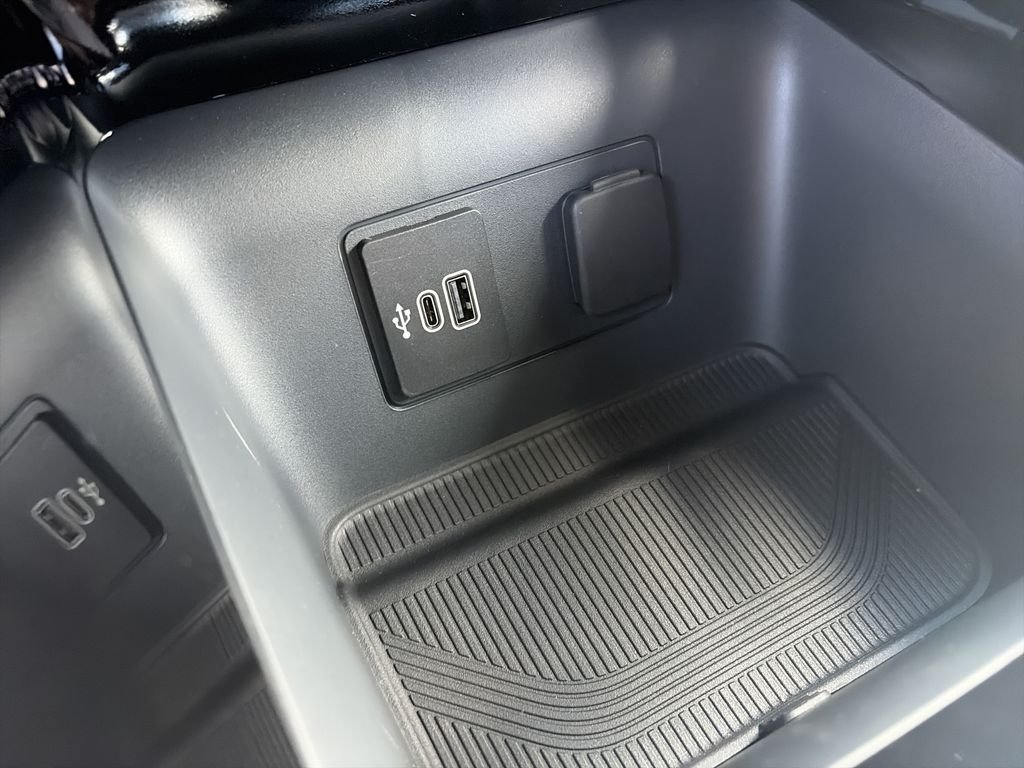 New 2026 White Ford Platinum image 25