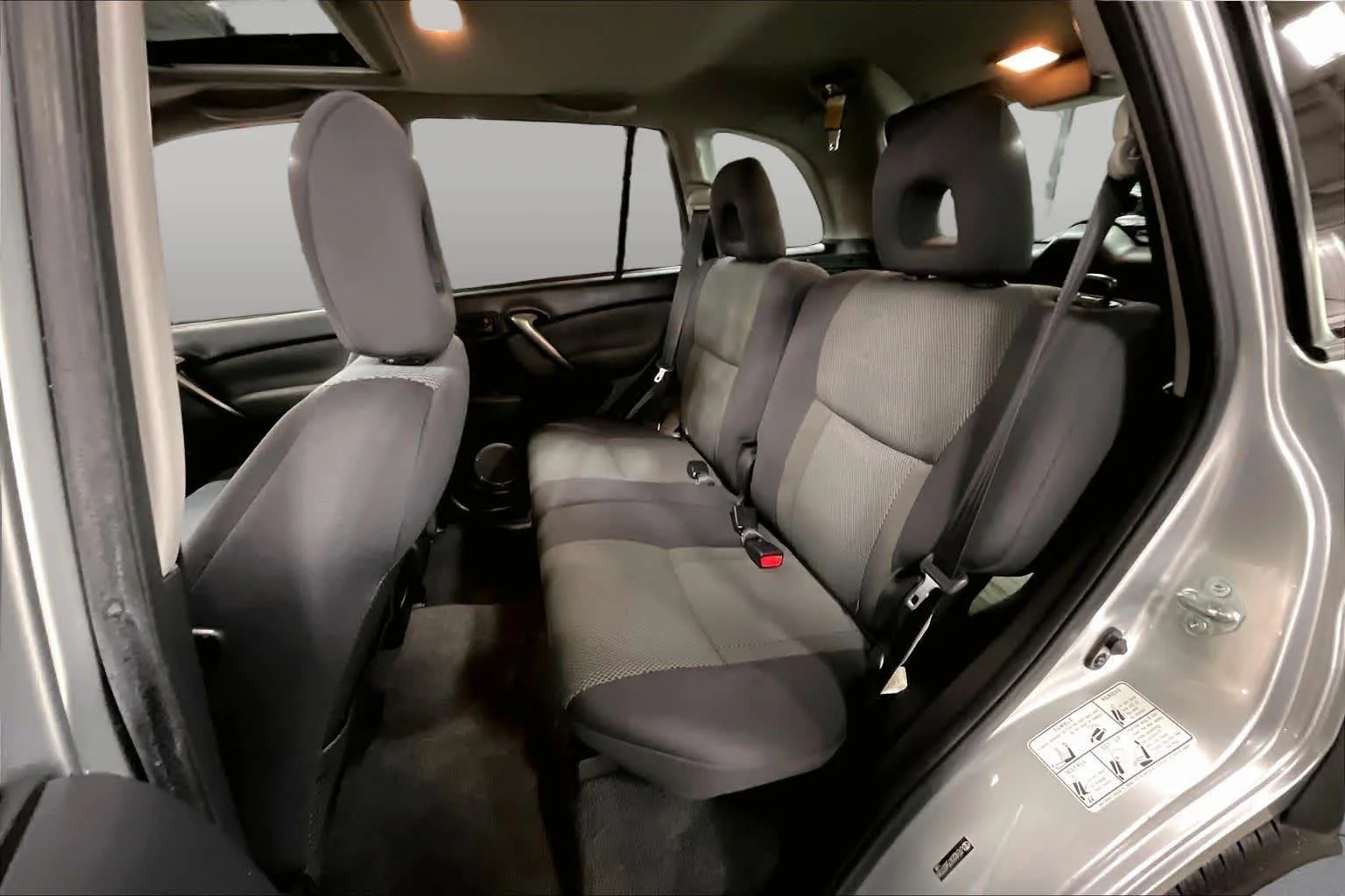 Used 2005 Titanium Metallic Toyota  image 20