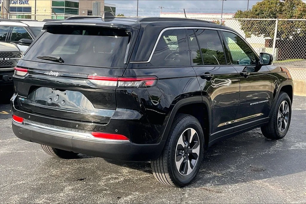 Used 2024 Diamond Black Jeep 4xe image 12