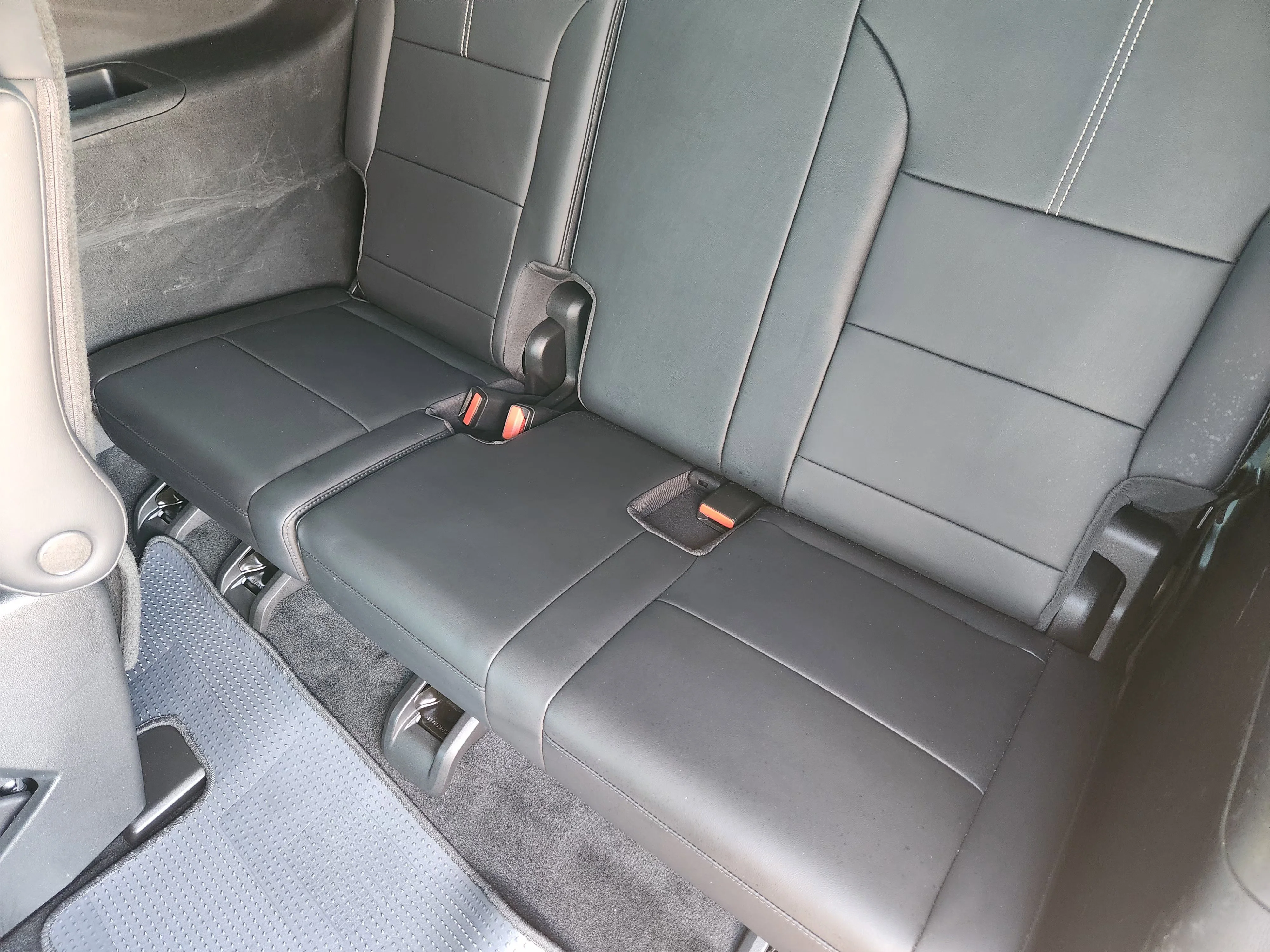 Used 2024 Summit White GMC Elevation image 32