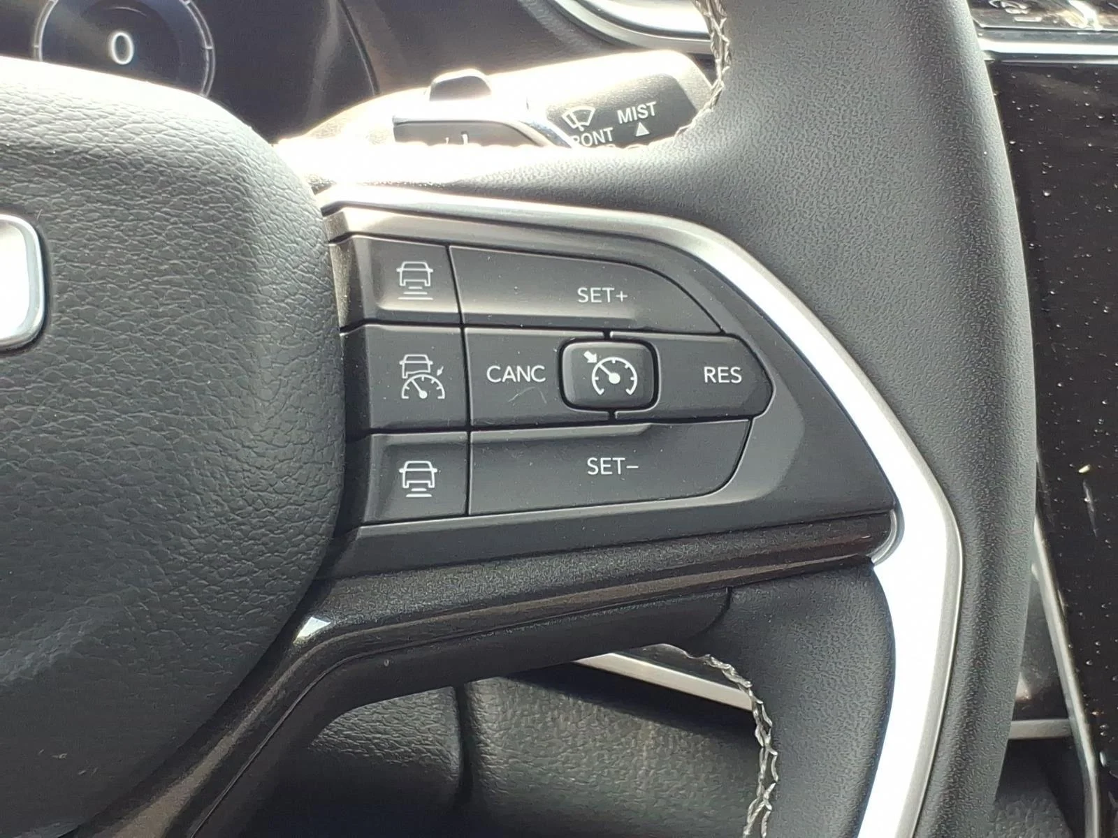 Used 2023 Diamond Black Crystal Pearlcoat Jeep Laredo image 27