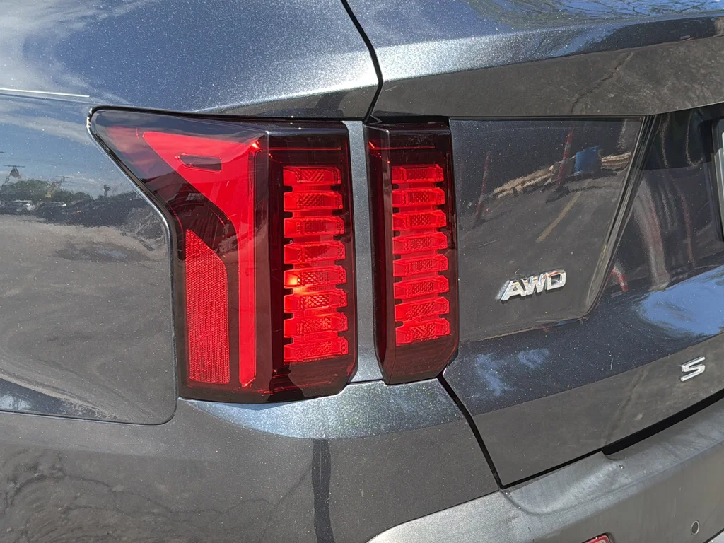 Certified Used 2021 Gray Kia S image 28