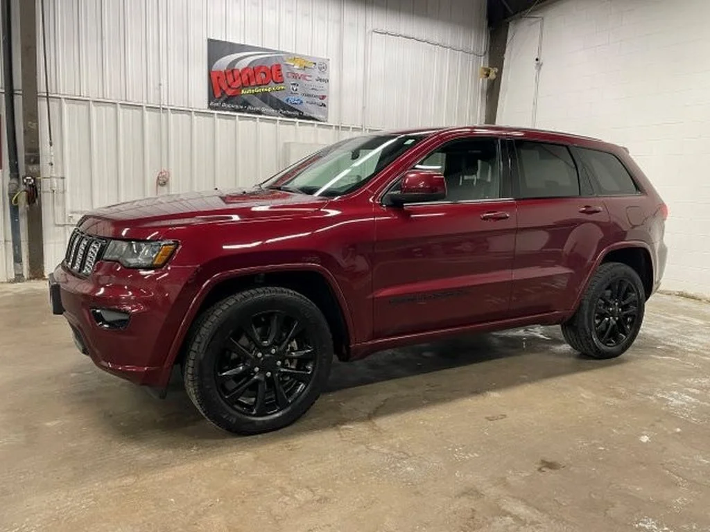 Used 2021 Velvet Red Pearlcoat Jeep Laredo X image 1