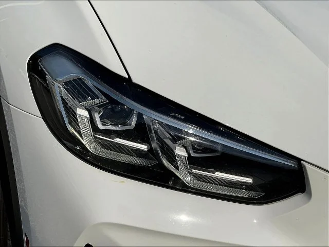 Used 2022 White BMW sDrive30i image 35