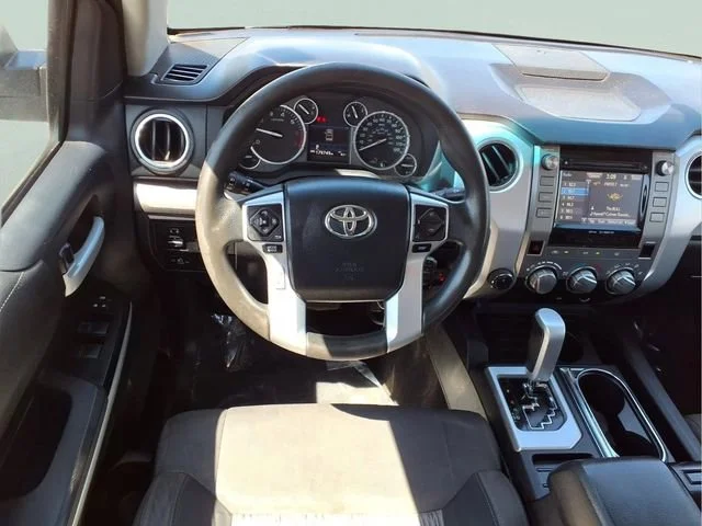 Used 2015  Toyota SR5 image 4