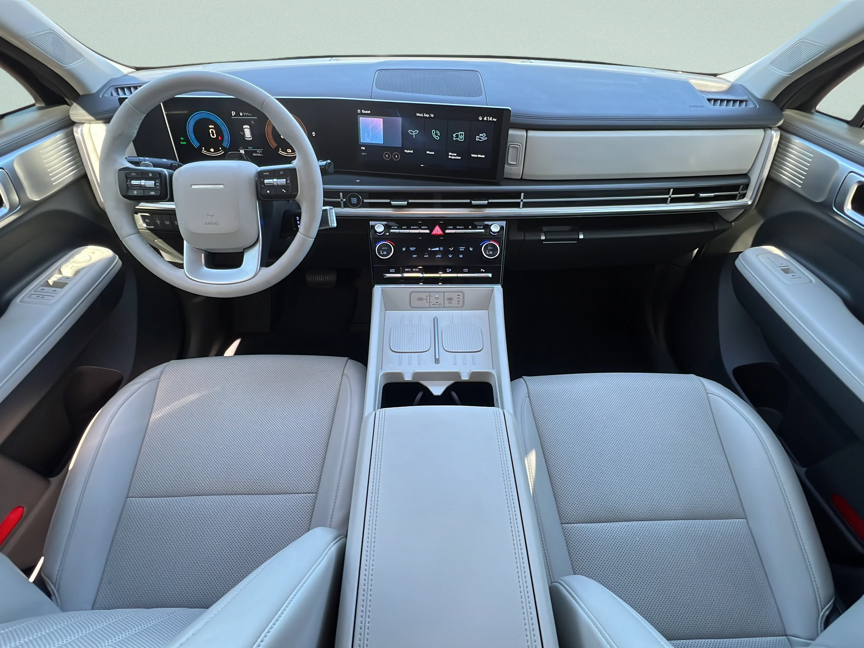 Used 2025 Phantom Black Hyundai SEL image 11