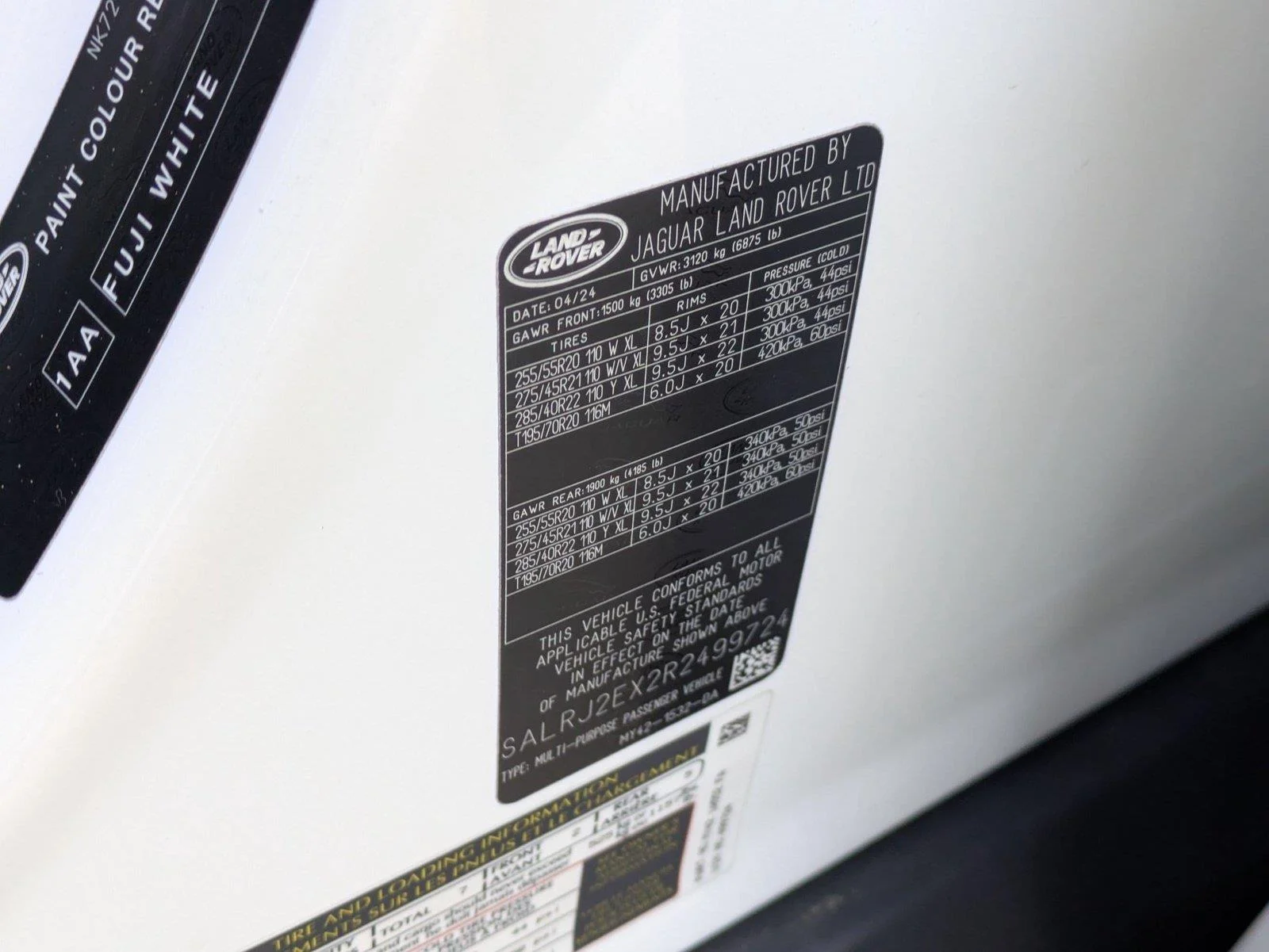 Used 2024 Fuji White Land Rover S image 39
