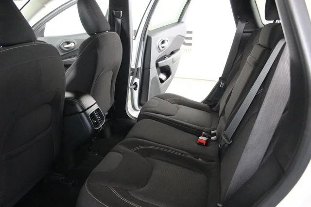 Used 2015 White Jeep Latitude image 20