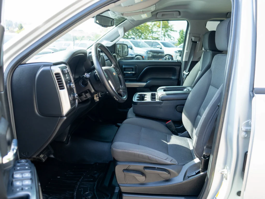 Used 2018 Silver Chevrolet LT image 11